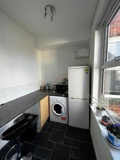 2 bedroom flat to rent, Nottingham NG7