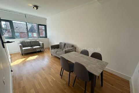 4 bedroom flat to rent, B Arthur Avenue, Lenton, Nottingham NG7