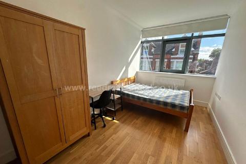 4 bedroom flat to rent, B Arthur Avenue, Lenton, Nottingham NG7
