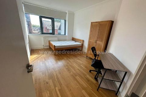4 bedroom flat to rent, B Arthur Avenue, Lenton, Nottingham NG7