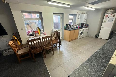 8 bedroom house share to rent, Birmingham B29