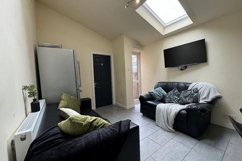 6 bedroom house share to rent, Birmingham B29