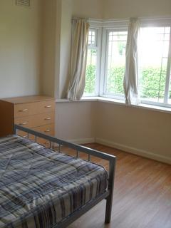 1 bedroom in a house share to rent, Weoley Court, Birmingham B29