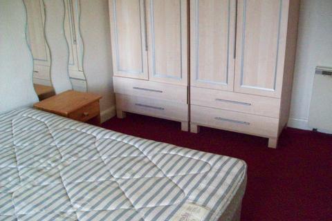 2 bedroom house share to rent - Weoley Court,, Birmingham B29