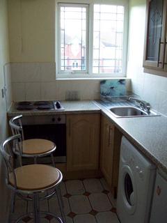 2 bedroom house share to rent, Weoley Court, Birmingham B29