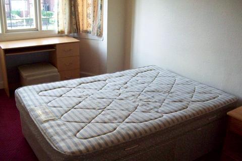 2 bedroom house share to rent, Weoley Court, Birmingham B29