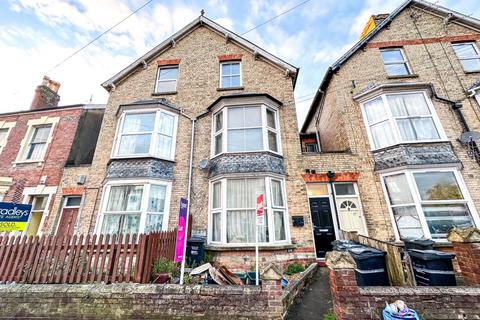 Flat 3, 65 Cheddon Road, Taunton, TA2 7BX