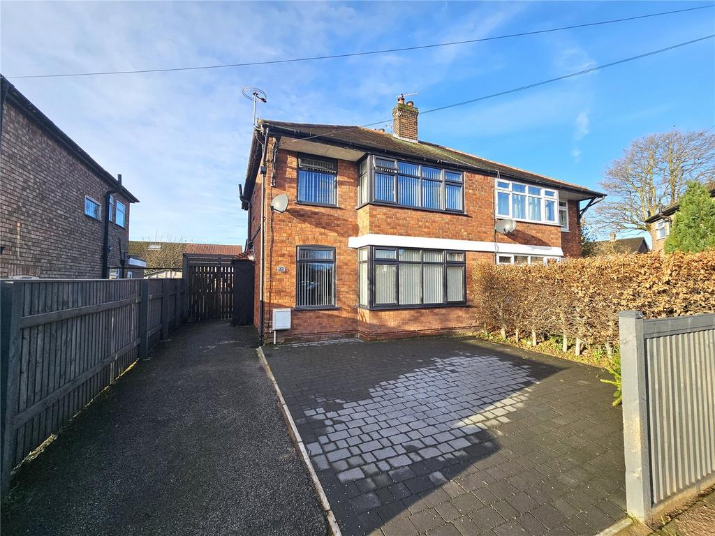 Berwyn Avenue, Thingwall, Wirral, CH61 3 bed semidetached house for