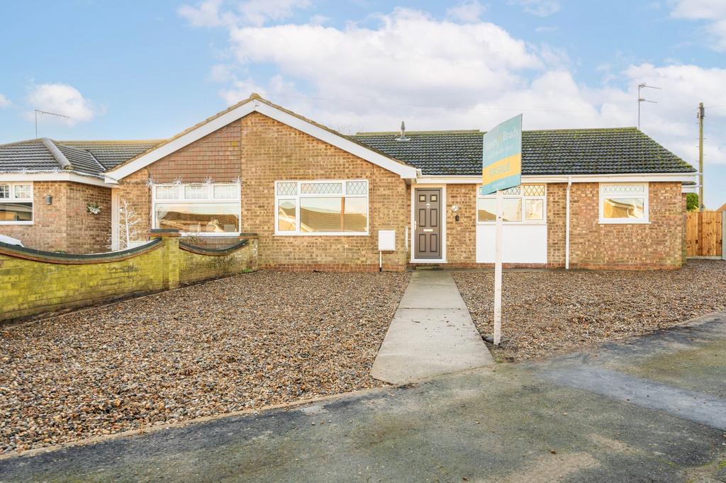 Ashwood Close, CaisterOnSea, NR30 4 bed semidetached bungalow for