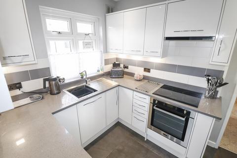 5 Luddesdon Road, Erith, DA8 1NQ