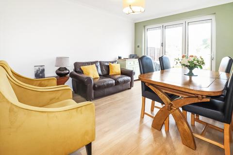 5 Luddesdon Road, Erith, DA8 1NQ