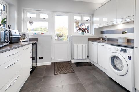 5 Luddesdon Road, Erith, DA8 1NQ