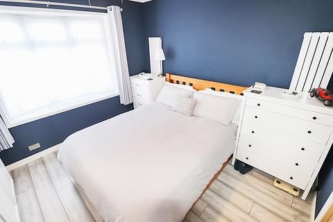 5 Luddesdon Road, Erith, DA8 1NQ