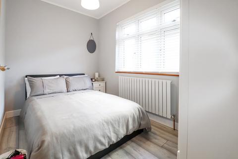5 Luddesdon Road, Erith, DA8 1NQ