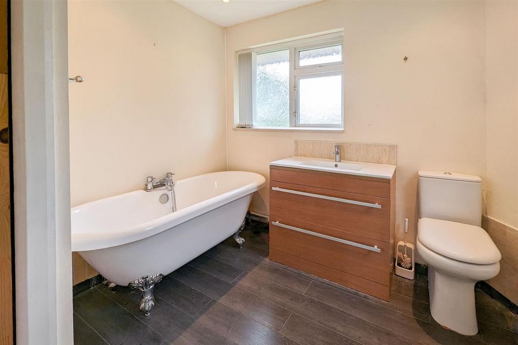 Bath/Shower Room