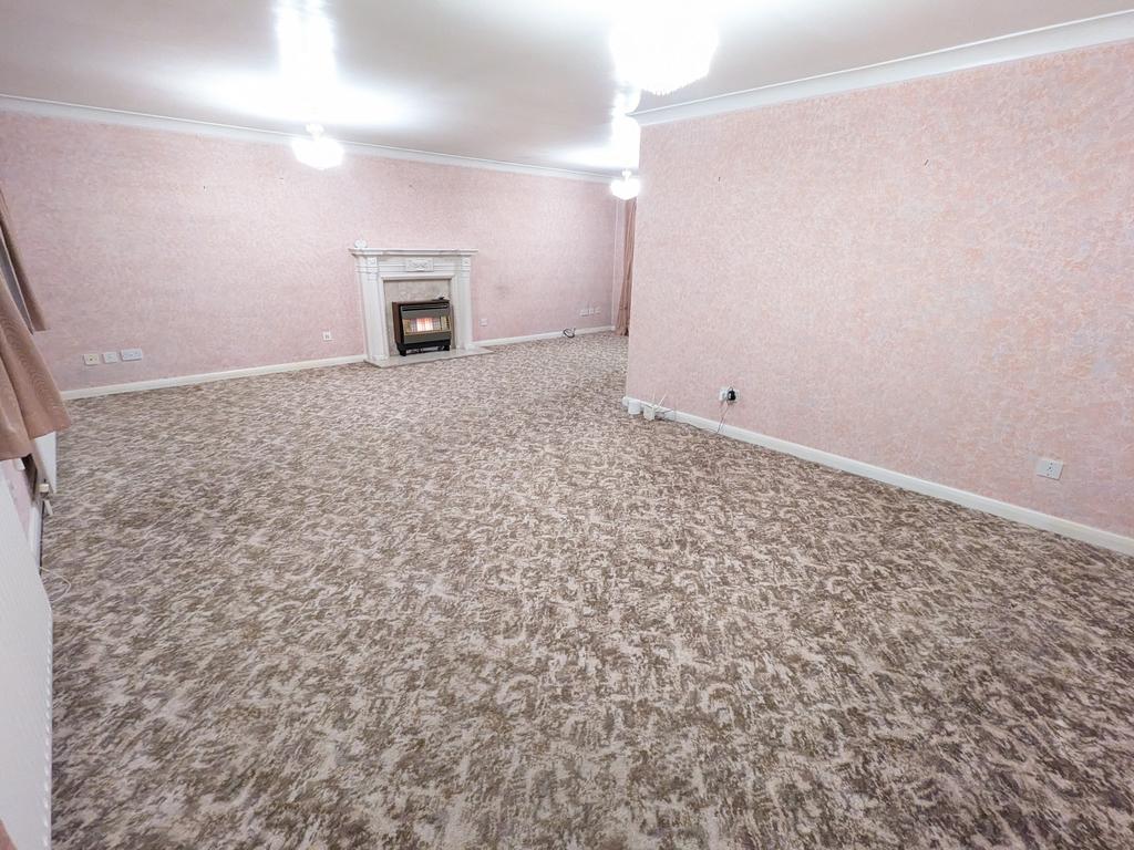 Hill Avenue, Grantham, NG31 3 bed bungalow £1,250 pcm (£288 pw)