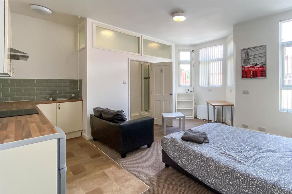 Holyhead Road, Coventry, CV1 1 bed property to rent £625 pcm (£144 pw)