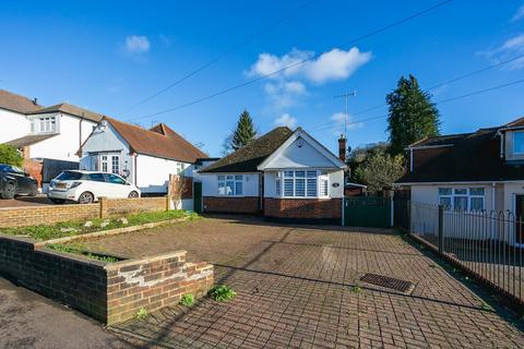 3 bedroom bungalow to rent, Courtlands Drive, Watford, Hertfordshire, WD17