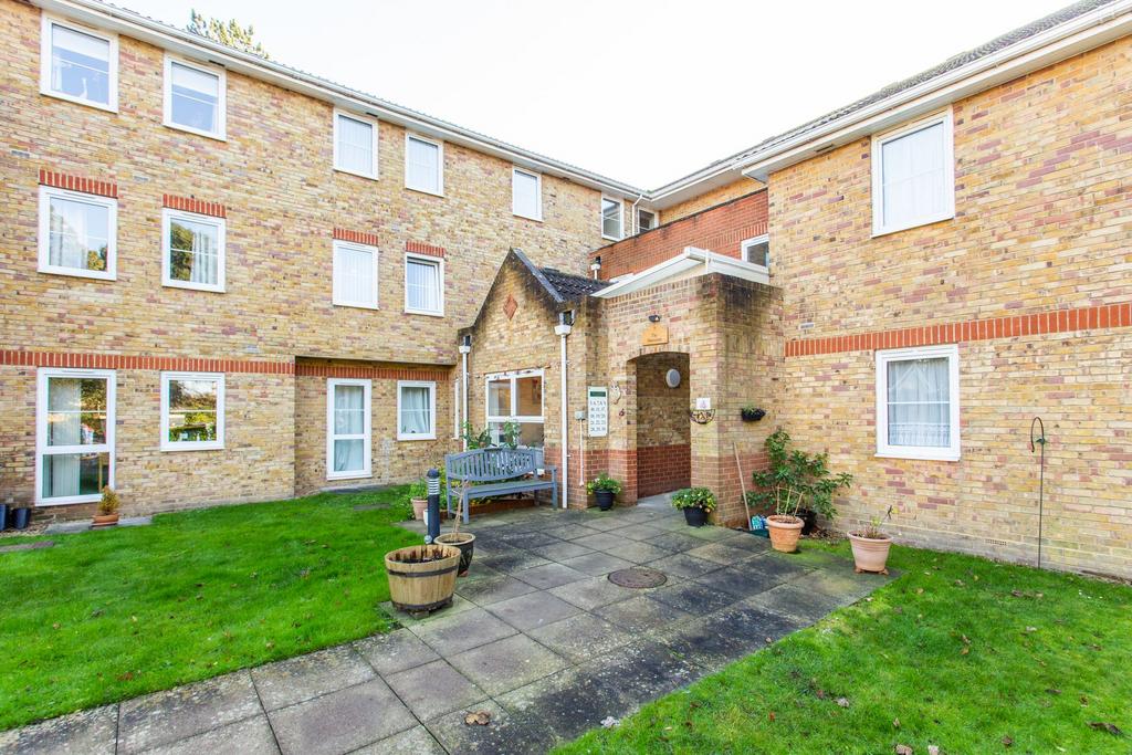 Fairfield Road, The Mansions Fairfield Road, CT10 1 bed apartment for