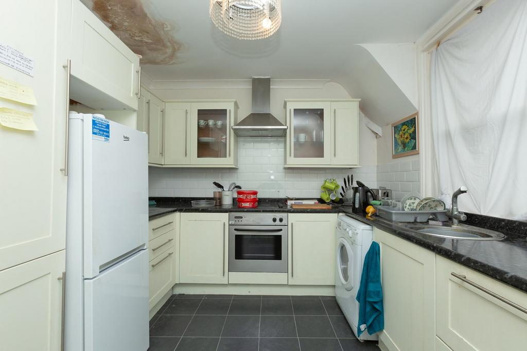 Westgate Bay Avenue, WestgateOnSea, CT8 2 bed flat for sale £145,000