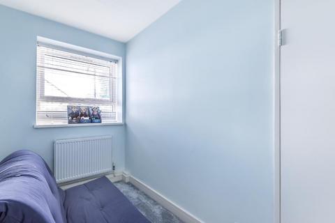 3 bedroom apartment to rent, Bowes Road,  Arnos Grove,  N11