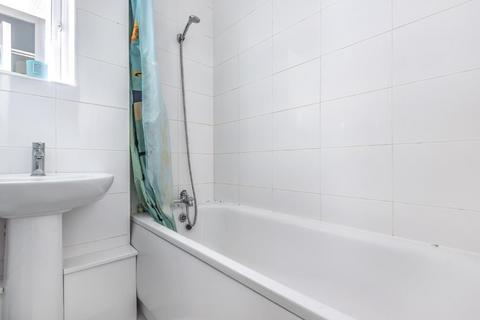3 bedroom apartment to rent, Bowes Road,  Arnos Grove,  N11