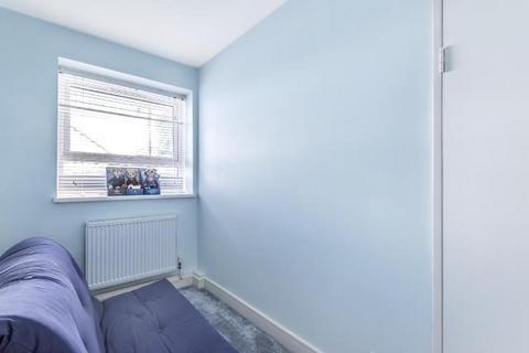 3 bedroom apartment to rent, Bowes Road,  Arnos Grove,  N11