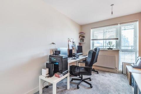 3 bedroom apartment to rent, Bowes Road,  Arnos Grove,  N11