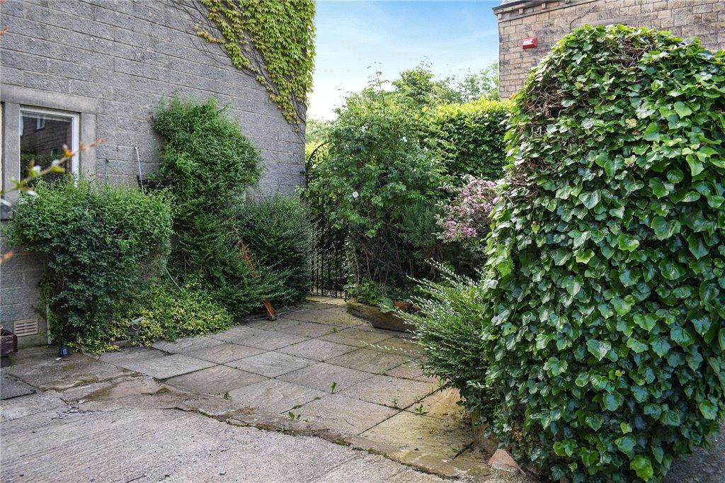 Garden &amp; Parking