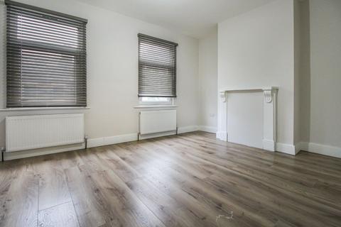 3 bedroom house share to rent, Louise Road, E15