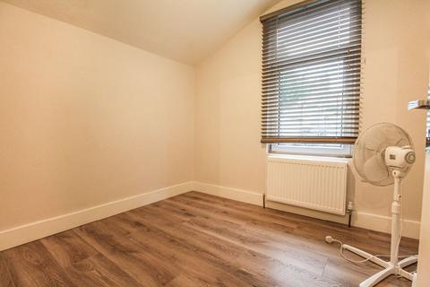 3 bedroom house share to rent, Louise Road, E15