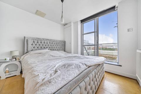 1 bedroom flat for sale, Barrier Point Road, Silvertown, London, E16