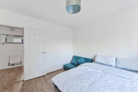 2 bedroom flat to rent, Haden Court, Lennox Road, Finsbury Park, London, N4