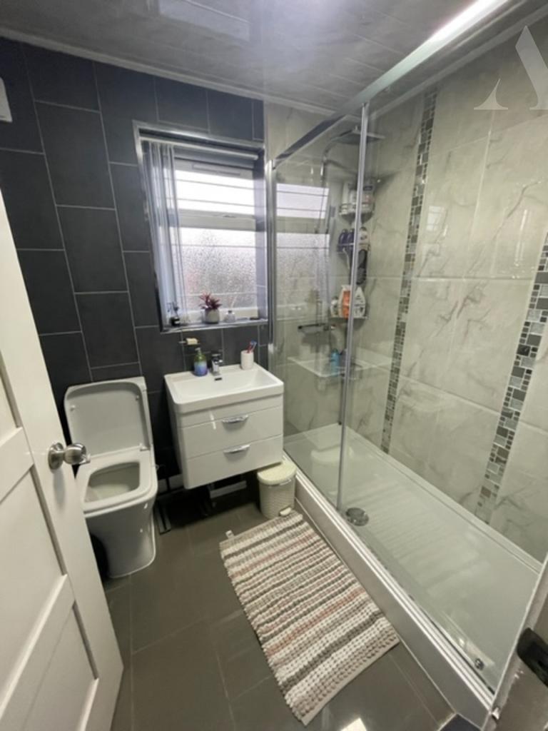 23 cottersfield road shower room