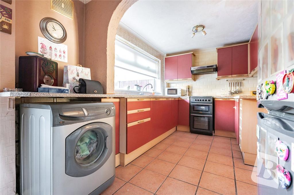 Osborne Road, Basildon, Essex, SS16 3 bed terraced house for sale £