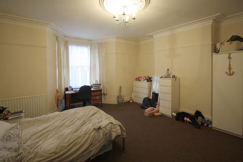 2 bedroom flat to rent, Glenthorn Road, Newcastle Upon Tyne