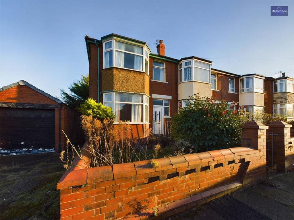 Torquay Avenue, Blackpool, FY3 3 bed end of terrace house for sale £