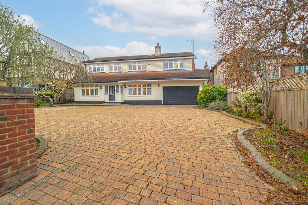 Daws Heath Road, Benfleet, SS7 4 bed detached house for sale £950,000