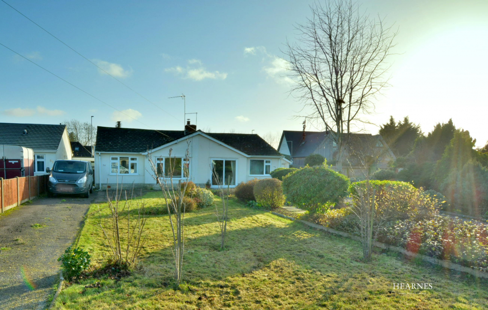 Martindale Avenue, Colehill, Dorset, BH21 2LF 2 bed bungalow for sale