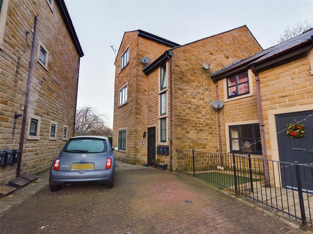 Valley Mews, Greenfield, Saddleworth 2 bed apartment for sale £160,000