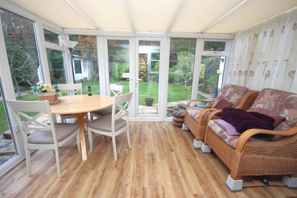 Fairview Drive, Broadstone, Dorset, BH18 2 bed bungalow for sale £439,950