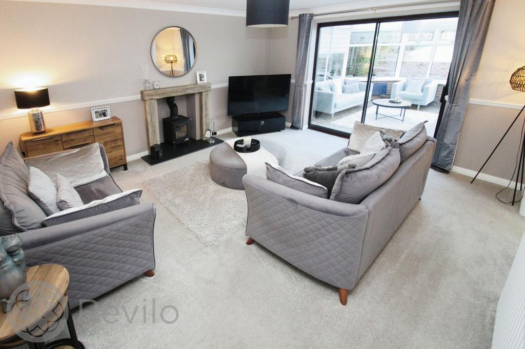 Stanney Close, Milnrow, OL16 4 bed detached house for sale £475,000