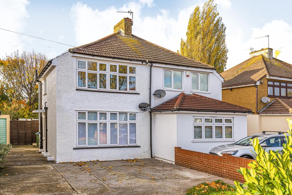 Wyncham Avenue Sidcup DA15 2 bed house £1,800 pcm (£415 pw)