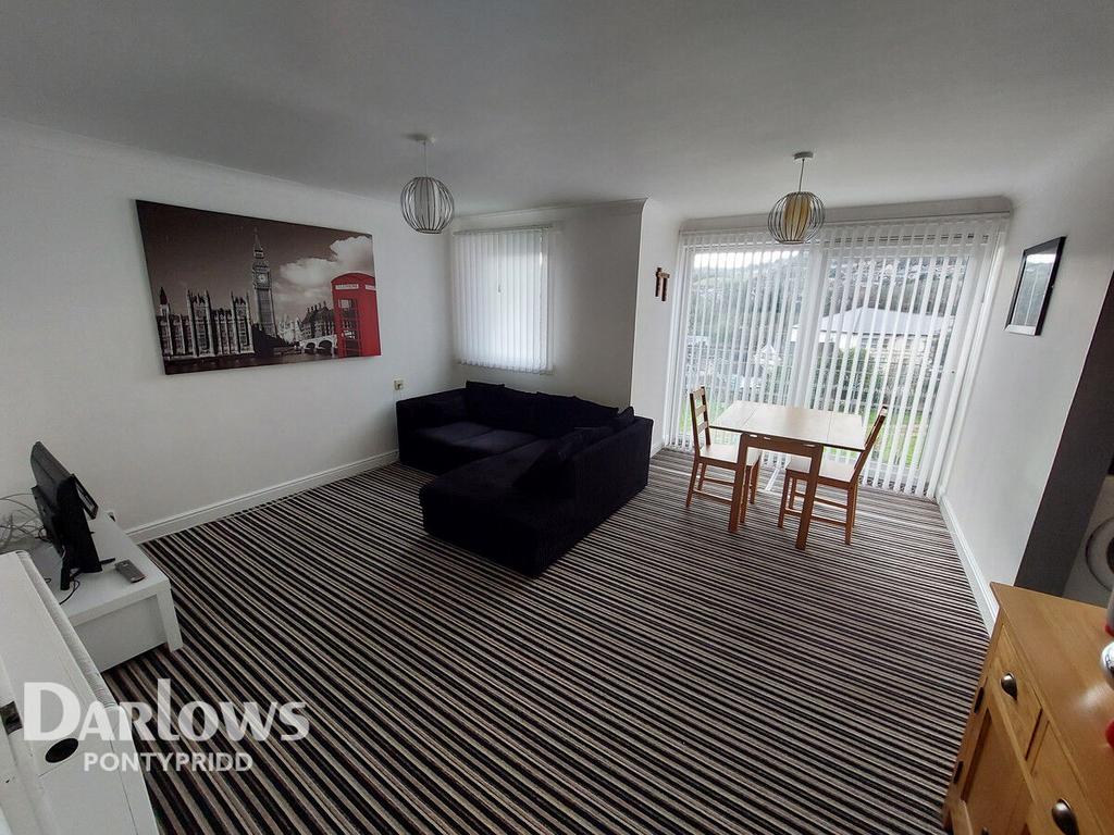 Graigwen Road, Pontypridd 2 bed apartment for sale £130,000