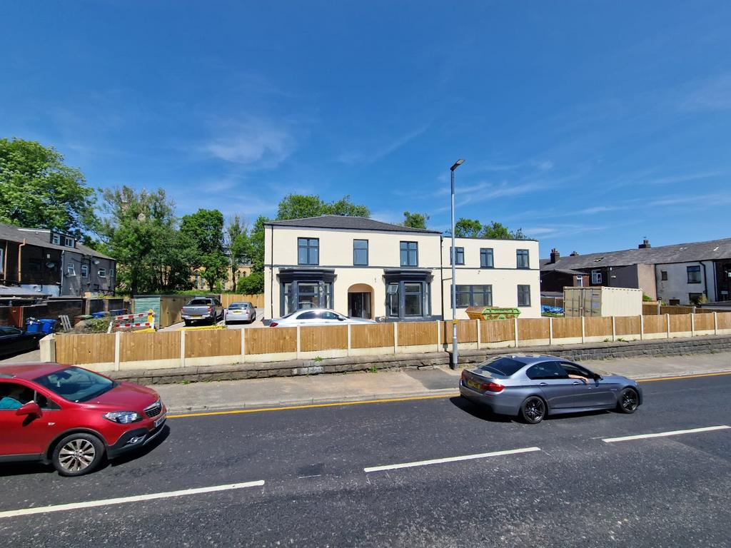Wash Lane, Bury BL9 6BJ 1 bed flat to rent £850 pcm (£196 pw)