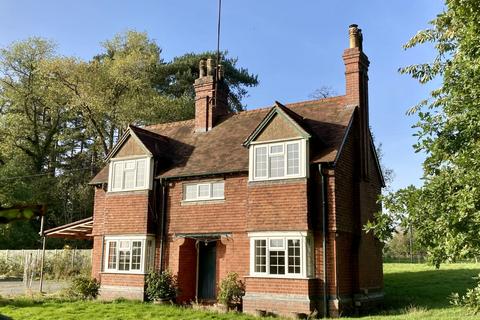 3 bedroom detached house to rent, Yeaton Peverey, Bomere Heath, Shrewsbury