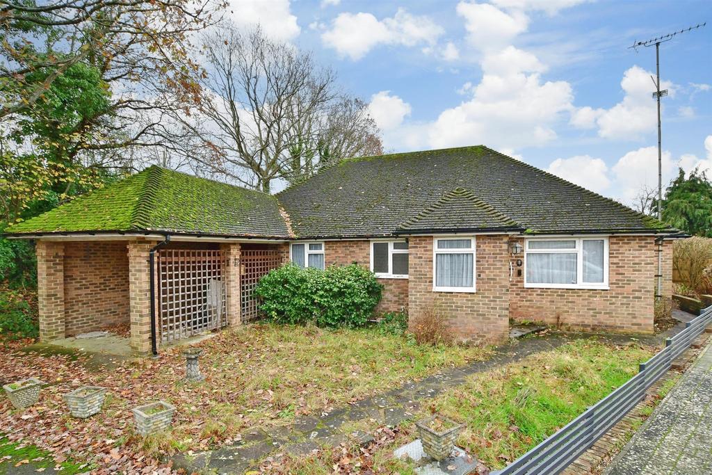 Pipers Close, Southwater, Horsham, West Sussex 2 bed detached bungalow for sale £450,000