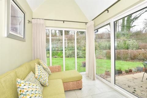 2 bedroom semi-detached bungalow for sale, Durrants Drive, Faygate, Horsham, West Sussex