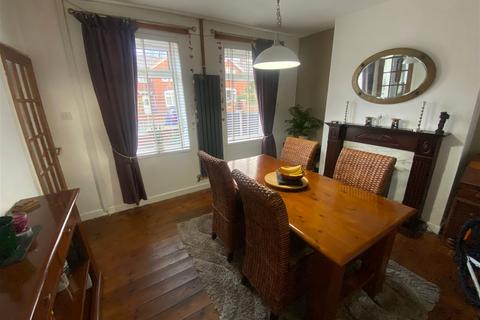 43 Birch Avenue, Oldham, OL8 3TX