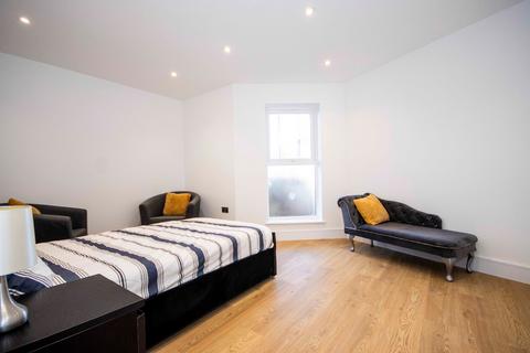 3 bedroom apartment for sale, High Street, Wealdstone, Harrow